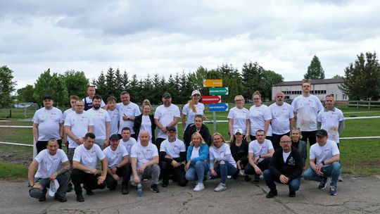 Fundacja INTERCARS z wolontariuszami z firmy LAUBER